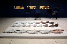 "Decantação e Desastres", exposição de cerâmicas de Ligia Borba e Carina Weidle. Museu Oscar Niemeyer, Curitiba/PR.